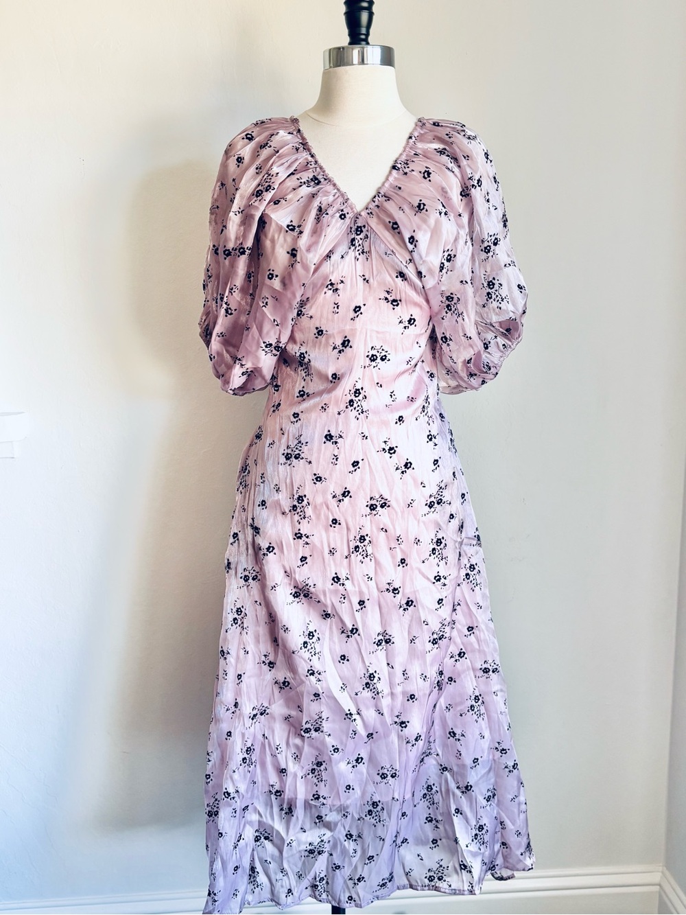 Taffeta Floral V-Neck Midi Dress with Puff Sleeves